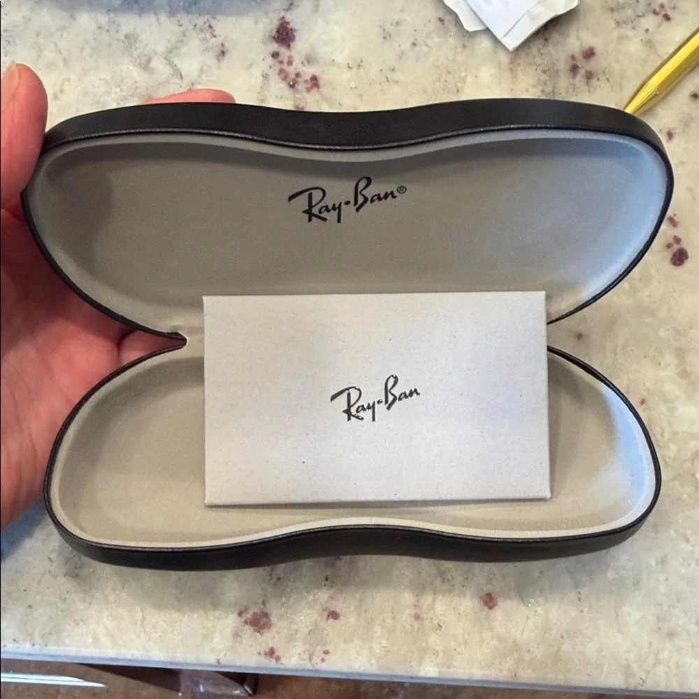 Ray-Ban Sleek Black VR Accessory Case